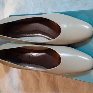 Shoes, women's leather uppers,  size 6 1/2M, never been worn.